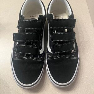 LIKE NEW Old Skool V Suede Canvas Shoe